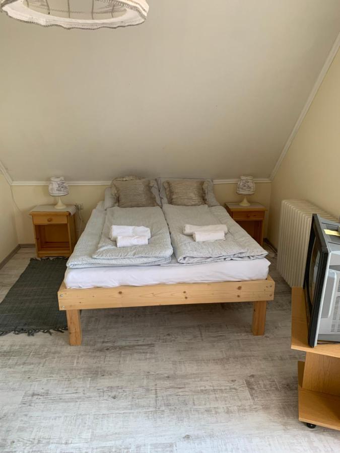 Whitehouse Alsoors Aparthotel Bagian luar foto